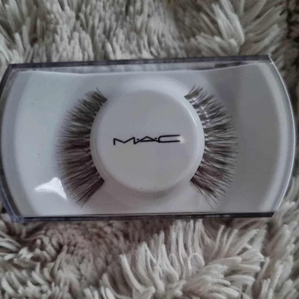 M.A.C Eyelashes - A39
